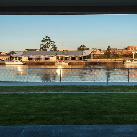 Ulverstone Waterfront Apartments Экстерьер фото