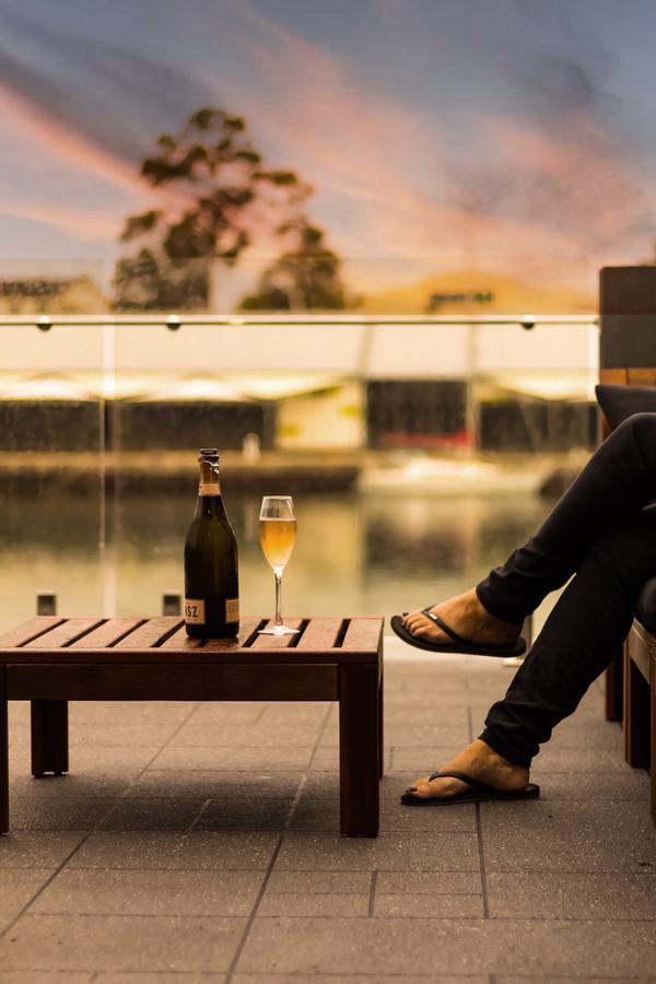 Ulverstone Waterfront Apartments Экстерьер фото